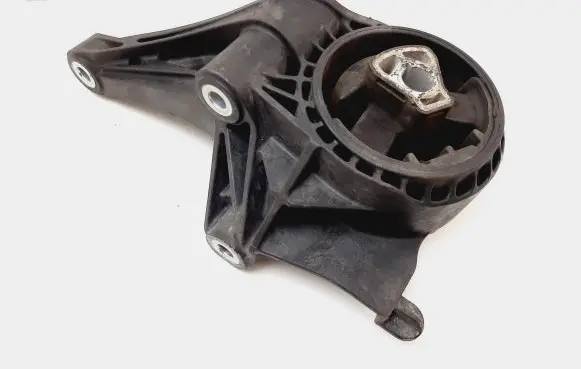 Chevrolet Orlando Engine mount bracket 13305942 2300371