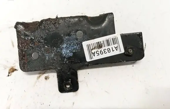 Engine mounting bracket