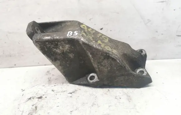 Audi A4 S4 B5 8D Engine mounting bracket 8D0199307L