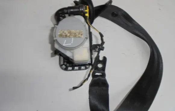 Seat Leon (5F) Front seatbelt