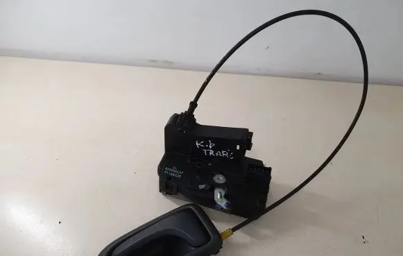 Renault Trafic II (X83) Front door lock 8200008247