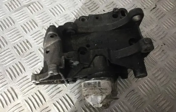 Peugeot 307 Engine mounting bracket