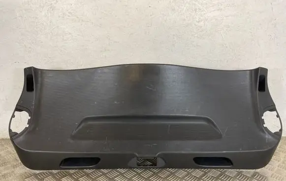 Renault Clio IV Tailgate trim 909001382R