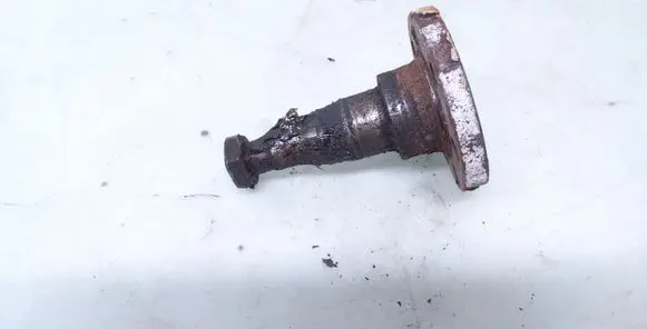 Volkswagen Golf III Stub axle 