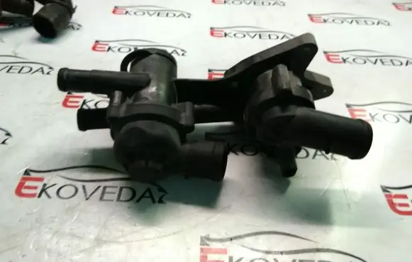 Volkswagen Touran I Coolant heater control valve 03C121121D 03C121118D 03C121111P