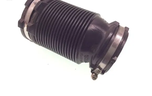 Volvo XC60 Turbo air intake inlet pipe/hose 32283210
