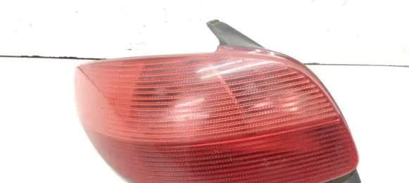 Peugeot 206 Rear/tail lights E27203 2A01RS102