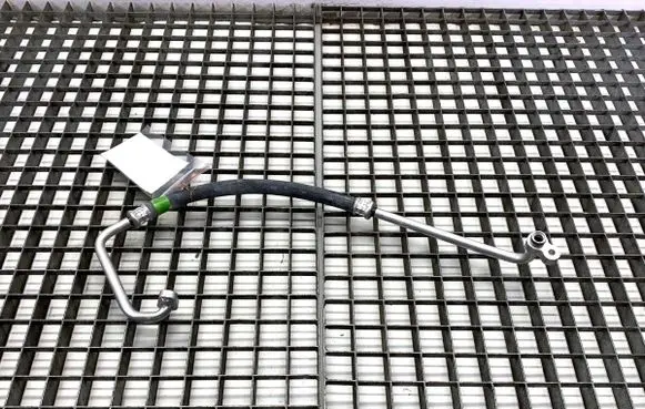 Lexus LBX Air conditioning (A/C) pipe/hose 