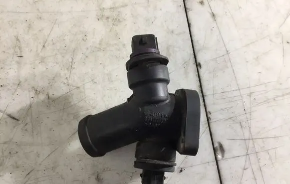 Volkswagen II LT Engine coolant pipe/hose 074121132