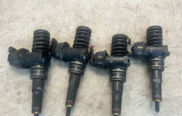 Volkswagen PASSAT B6 Fuel injectors set 0414720215 038130073AG