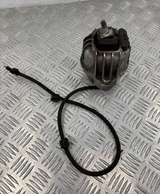 BMW 3 E90 E91 Engine mount bracket 139811