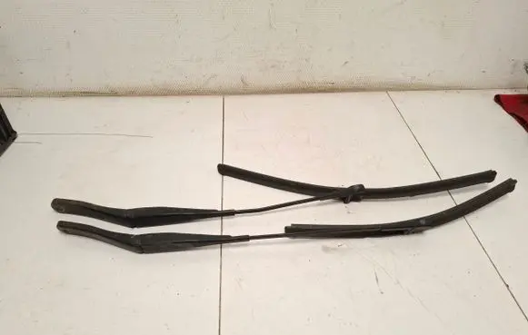 Opel Astra H Front wiper blade arm 13111219 13111220