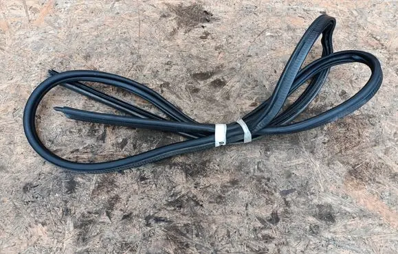 Dodge Journey Trunk rubber seal (body) 05076822AD 566465