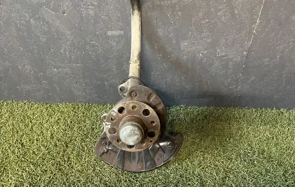 Mercedes-Benz CLS AMG C219 Front wheel hub