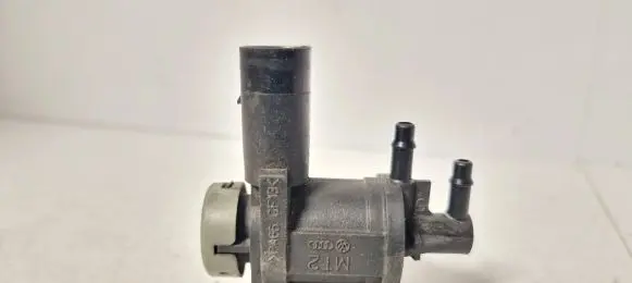 Audi A4 S4 B5 8D Turbo solenoid valve 1j0906283