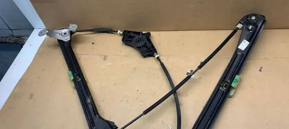 Volkswagen Golf VII Front door window regulator with motor 5G4837461H 6291RRR