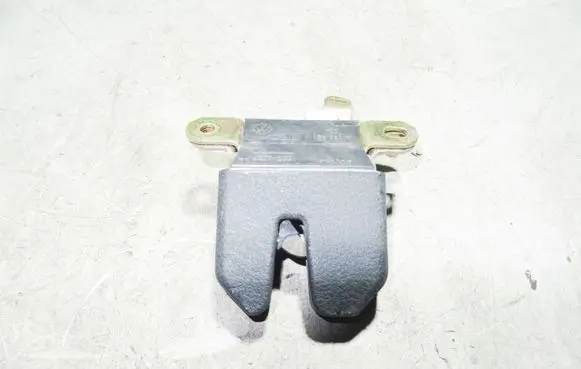 Volkswagen PASSAT B5 Tailgate/trunk/boot lock/catch/latch 3B5827505