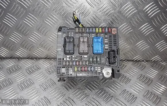 Peugeot 508 Fuse module 9674922180