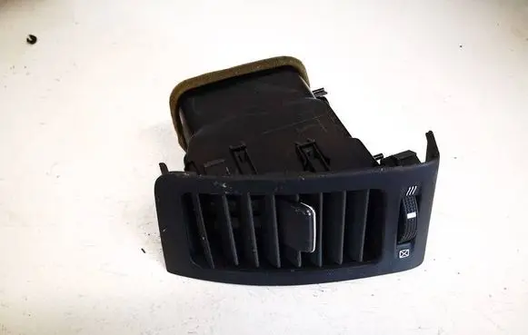 Toyota Corolla Verso E121 Dash center air vent grill 15564244 155642-3020