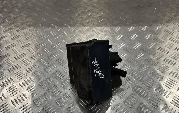 Renault Captur II Fuse box cover PU16916