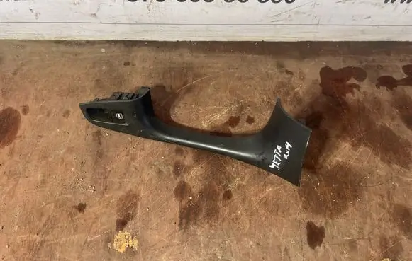 Volkswagen Jetta VI Electric window control switch 5C6867256CD