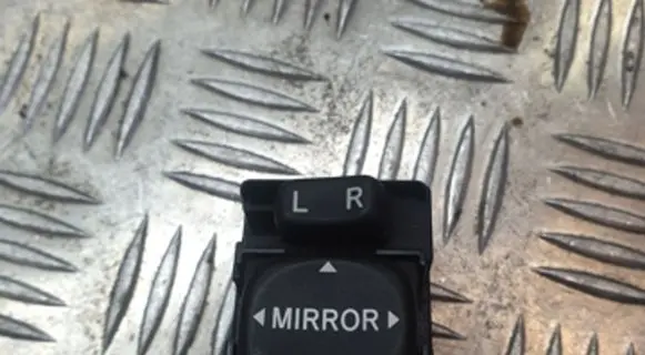 Toyota Prius (XW20) Wing mirror switch 183574