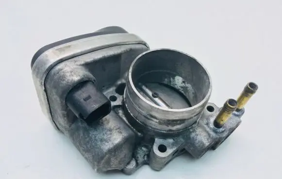 Volkswagen Golf V Throttle valve 06F133062