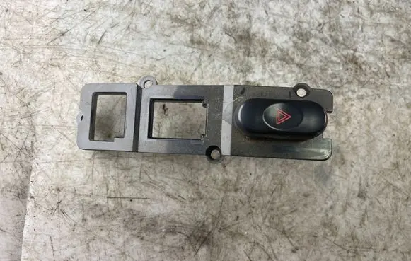 Mitsubishi Pajero Sport I Hazard light switch