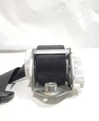 Volkswagen PASSAT B6 Rear seatbelt 33059772 241007210