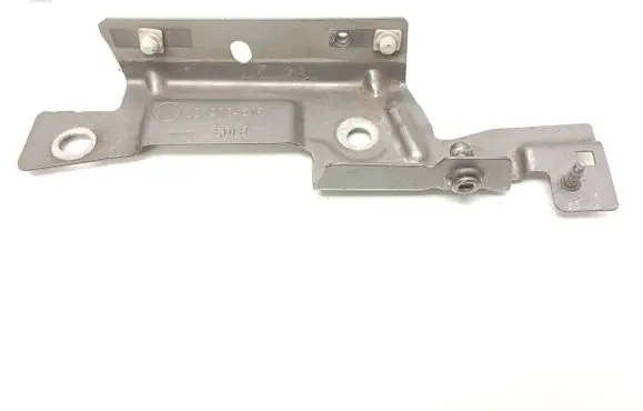 Renault Captur Fender mounting bracket 631235481R