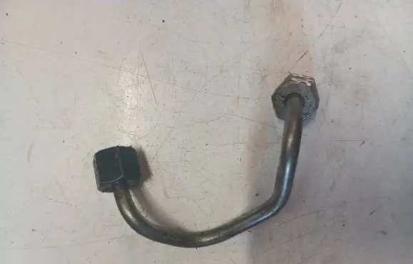 Volvo XC60 Fuel injector supply line/pipe 31303505