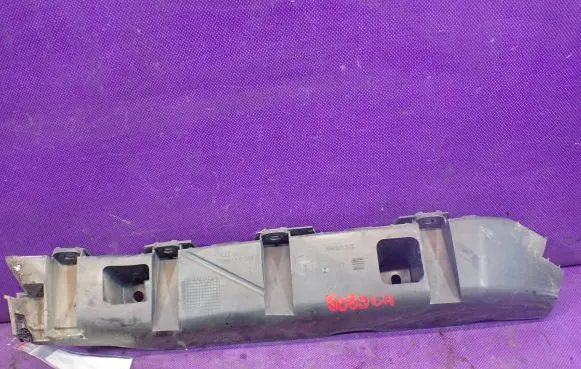 Seat Altea XL Front bumper mounting bracket 5P8807375