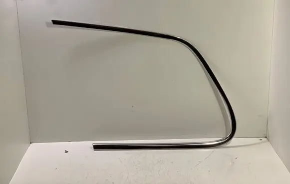 Volkswagen Touareg II Rear side glass trim 7P6853995