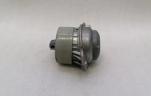 Mercedes-Benz S W222 Engine mount bracket A2222404517