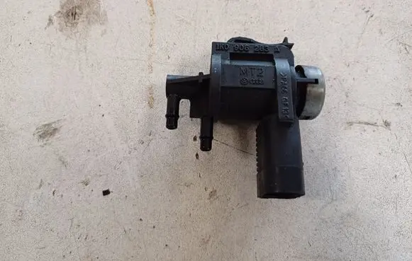 Volkswagen PASSAT B6 Vacuum valve 1K0906283A