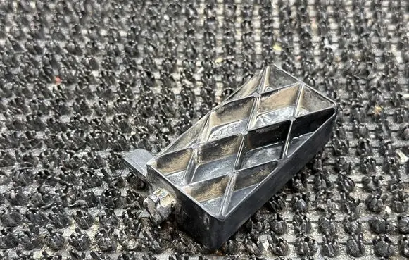 Volvo V60 Radiator mount bracket 