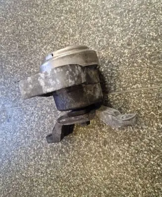 Ford S-MAX Engine mount bracket