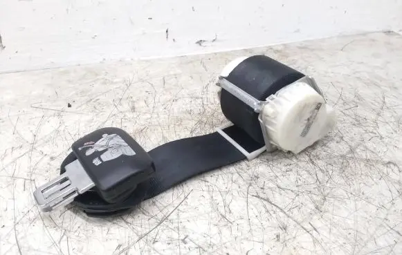 Volkswagen Touran II Third row seat belt 1T0857738A 1T0857811D