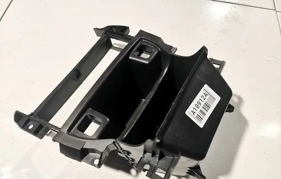 Glove box