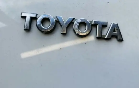 Toyota Avensis Verso Manufacturer badge logo/emblem 