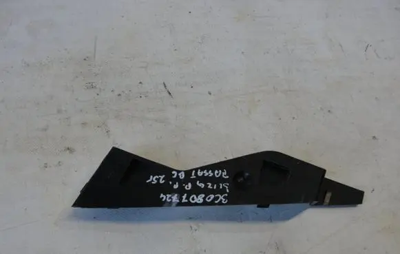 Volkswagen PASSAT B6 Front bumper mounting bracket 3C0807724