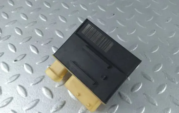 Citroen DS5 Glow plug pre-heat relay 9662570880