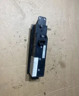 Mercedes-Benz Vito Viano W639 Electric window control switch A6395451413 6395451413