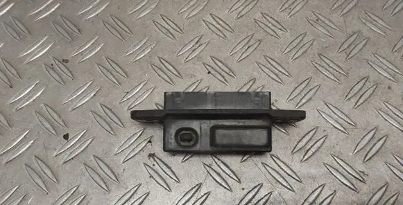 Toyota Avensis T270 Tailgate opening switch 