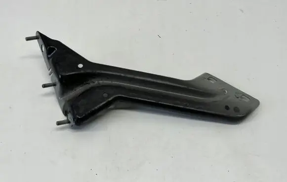 Audi Q5 SQ5 Fender mounting bracket 8R0821136