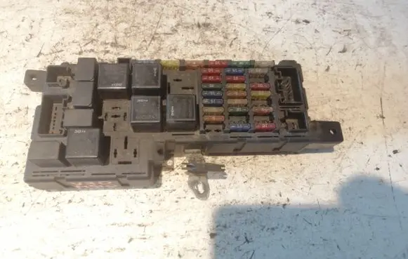 Volvo V70 Fuse module 518323324