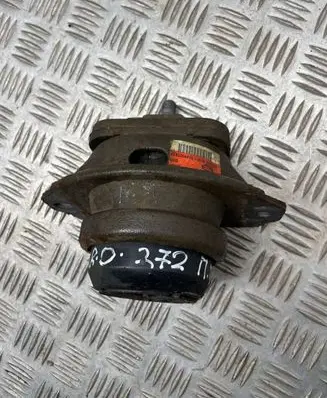 Land Rover Discovery 3 - LR3 Engine mount bracket KKB500441G 3618398125
