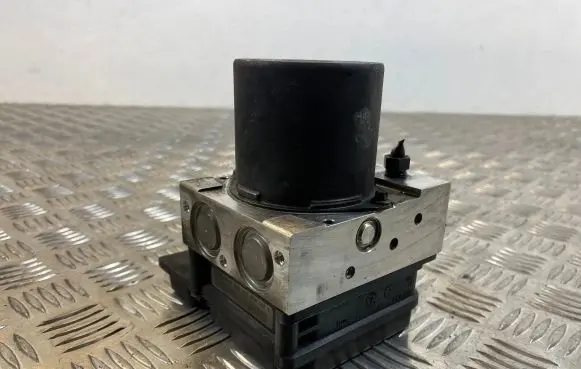 BMW 5 E60 E61 ABS Pump 6768906 6768908