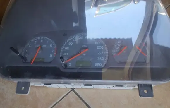 Volvo S40, V40 Speedometer (instrument cluster) 30857488 99W06D2 SW30887707