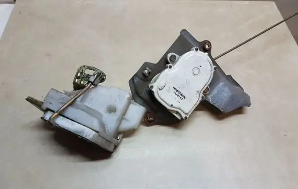 Mitsubishi Pajero Sport I Rear door lock